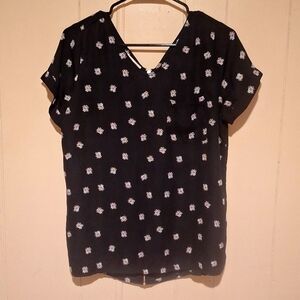 Maurices Black Floral Zippered Back Short Sleeve Blouse Size Medium